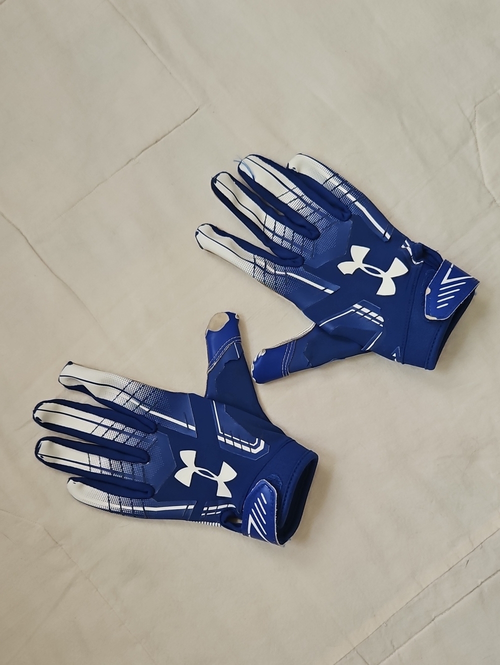 Under Armour Football Royal Blue and White Gloves Size Youth M-L